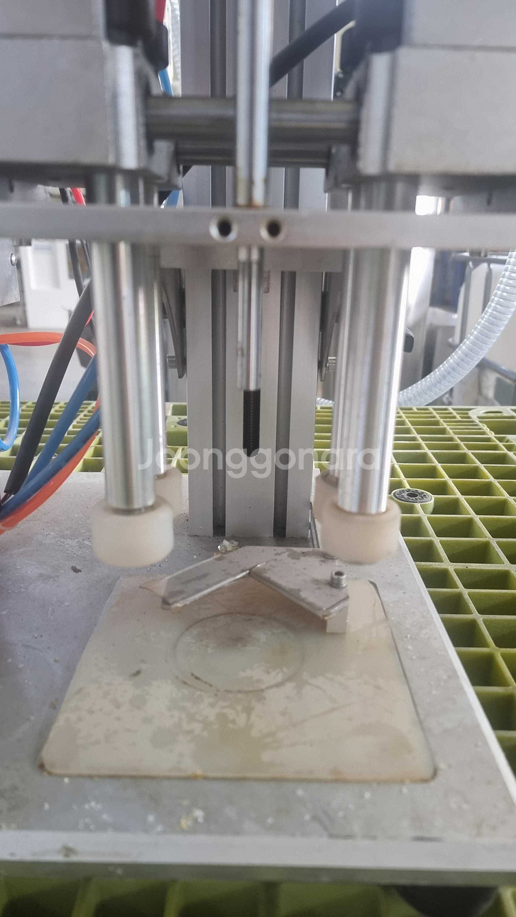 반자동 캡핑기 50만원에 판매 , 작동 잘됨 !--1