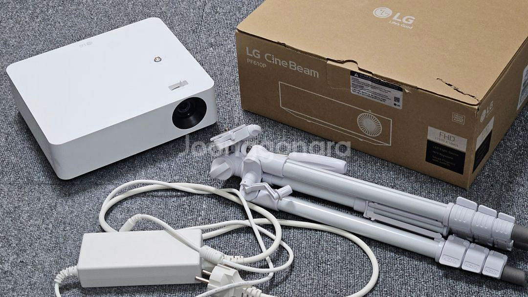 LG 시네빔 PF610P 빔프로젝터 풀박스+삼각대--1