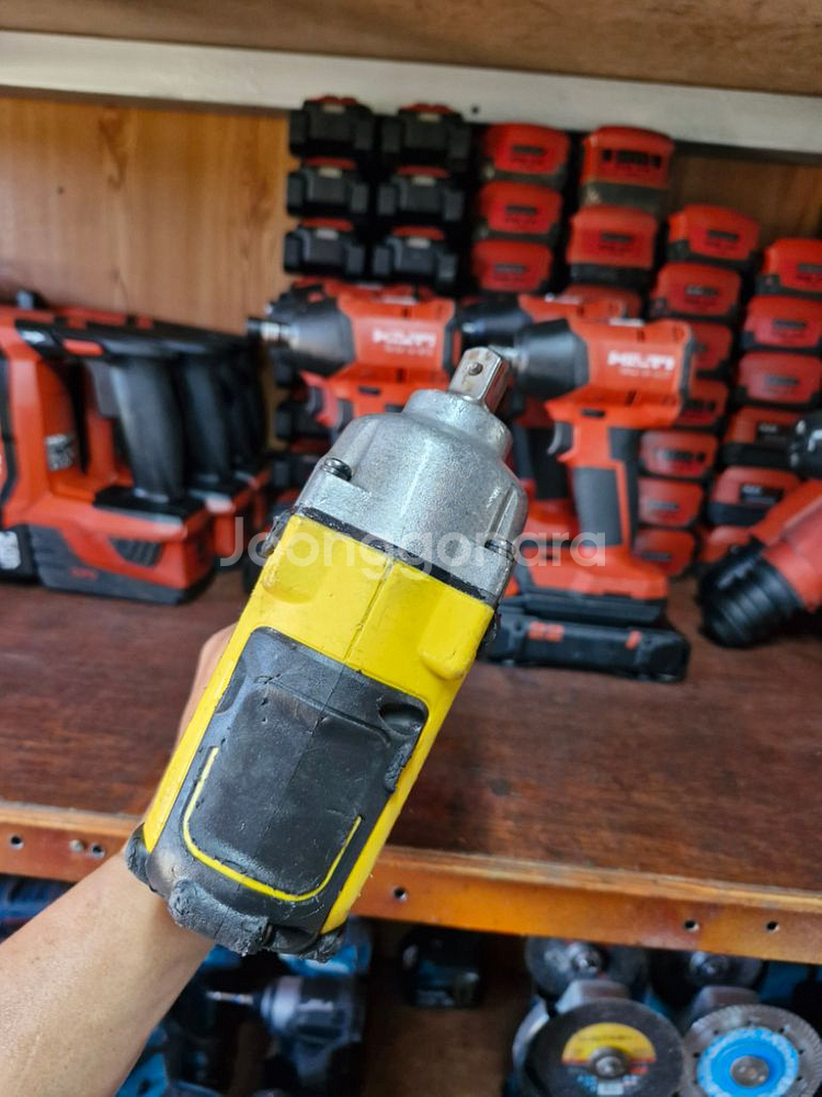 디월트미드토크임팩렌치DCF892 속도조절 배터리포함.6--4