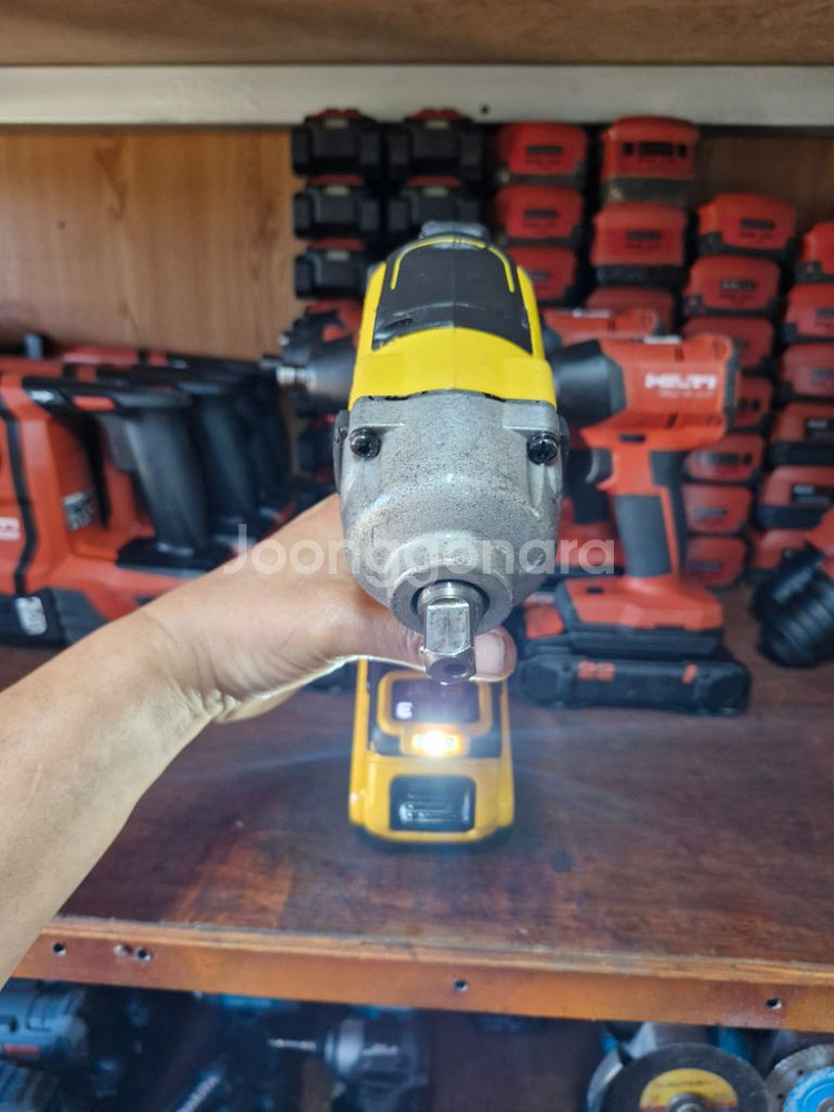 디월트미드토크임팩렌치DCF892 속도조절 배터리포함.6--9