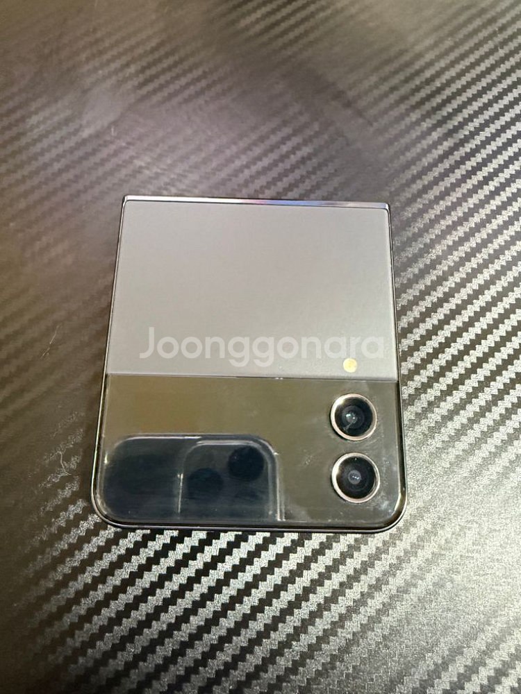 플립4 매트블랙 256GB 팔아요--0