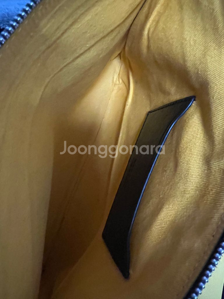 고야드 클러치 MM팔아요--2