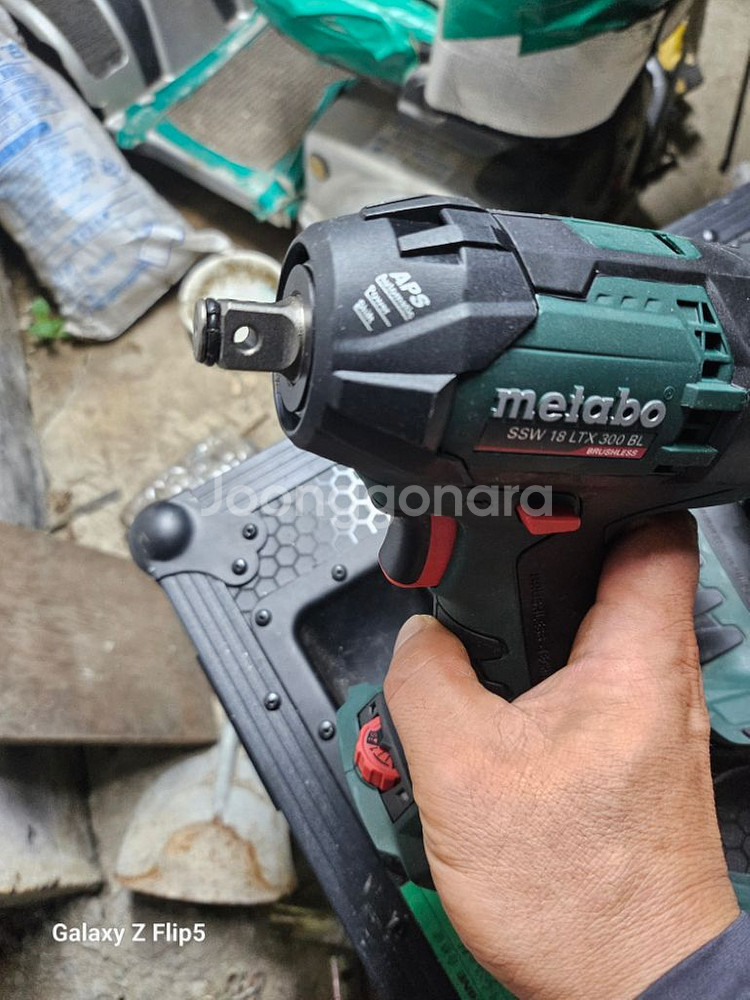 메타보 임펙렌치 SSW18LTX300BL 충전기팝니다--3