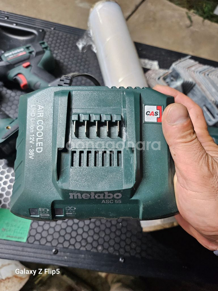 메타보 임펙렌치 SSW18LTX300BL 충전기팝니다--4