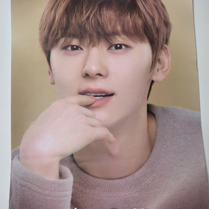 NUEST 황민현 포스터 뉴이스트