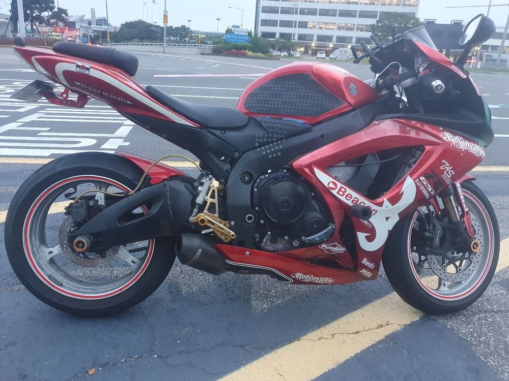 스즈키gsx-r750 이미지