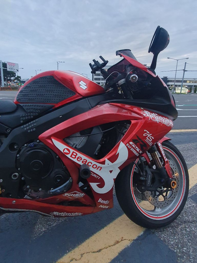 스즈키gsx-r750 이미지