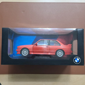 KITH X BMW M3 E30 다이캐스트 레플리카