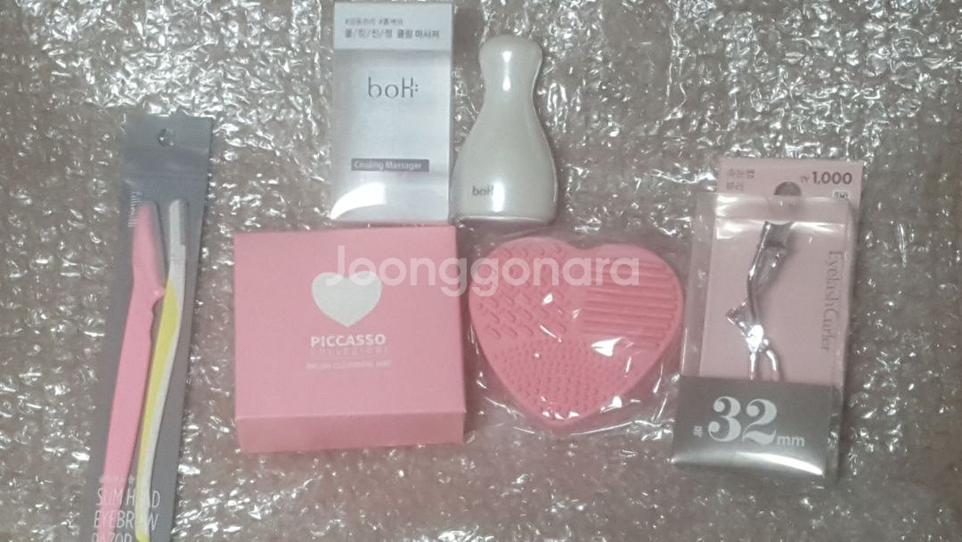 미용소품(쿨링마사저,해면,화장솜,눈썹칼,브러쉬세척매트--3