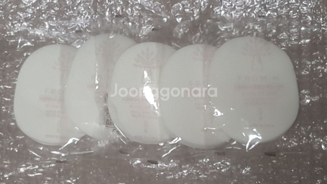 미용소품(쿨링마사저,해면,화장솜,눈썹칼,브러쉬세척매트--9