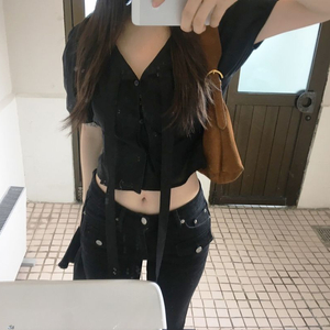 아워캐비넷 strap puff blouse