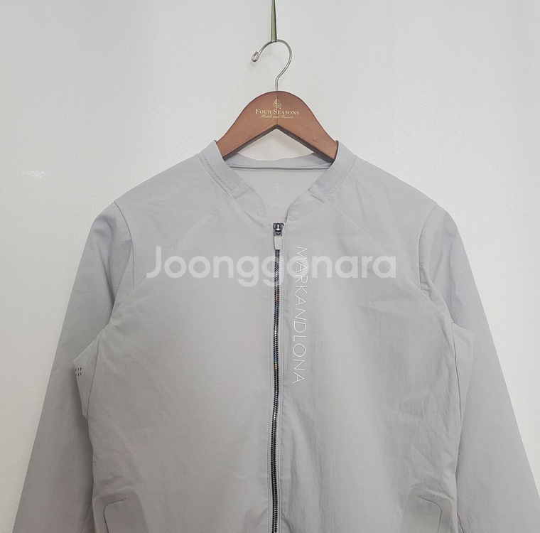 (새제품)마크앤로나 여성L 바람막이 스윙아우터--3