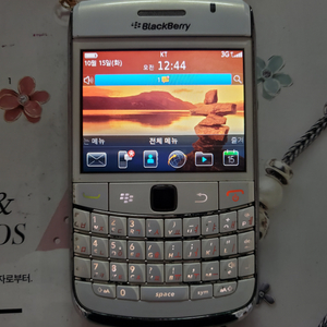 올드폰 블랙베리 볼드 blackberry 9700