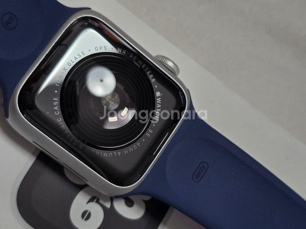 애플워치SE 40mm 실버 알루미늄 판매합니다--2