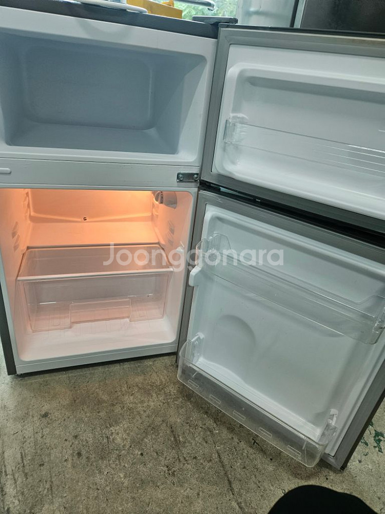 23년식 루컴즈87리터냉장고--1