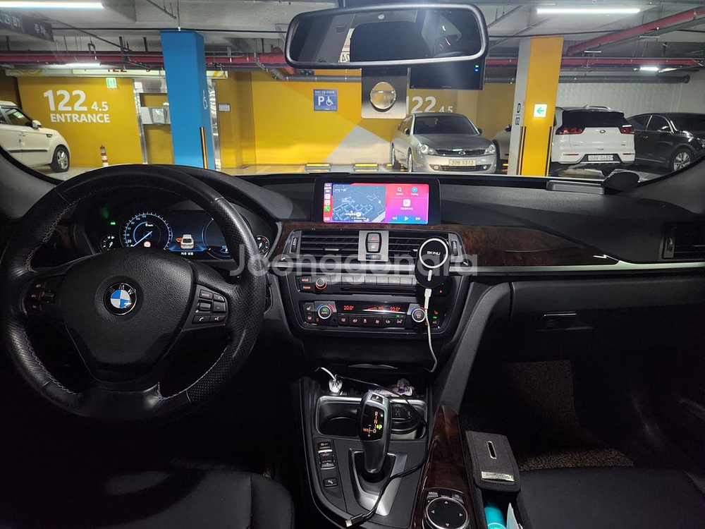 BMW 320d GT--7