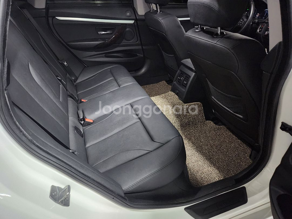 BMW 320d GT--5