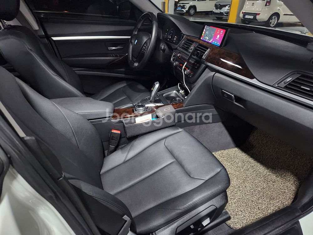 BMW 320d GT--4