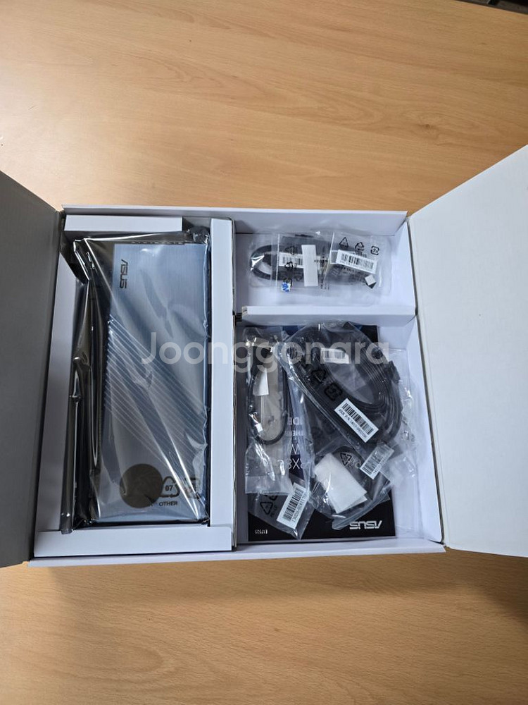 아수스 하이퍼 M.2 NVMe SSD 4개 장착PCIe--4