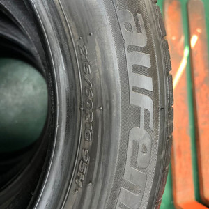 라우펜 215/60R16 중고타이어