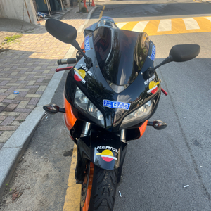 2005년식혼다CBR1000rr(배기가중간에있어요)