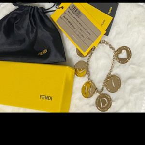 펜디 팔찌 FENDI 이니셜 참장식