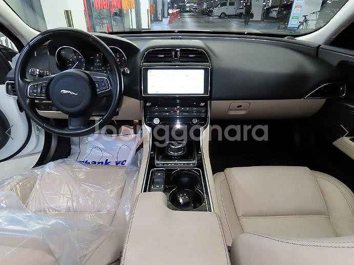 @17년식 XE 2.0 20d AWD 프레스티지 전국--9