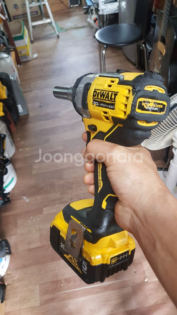 디월트미드토크임팩렌치 DCF911 배터리포함--7