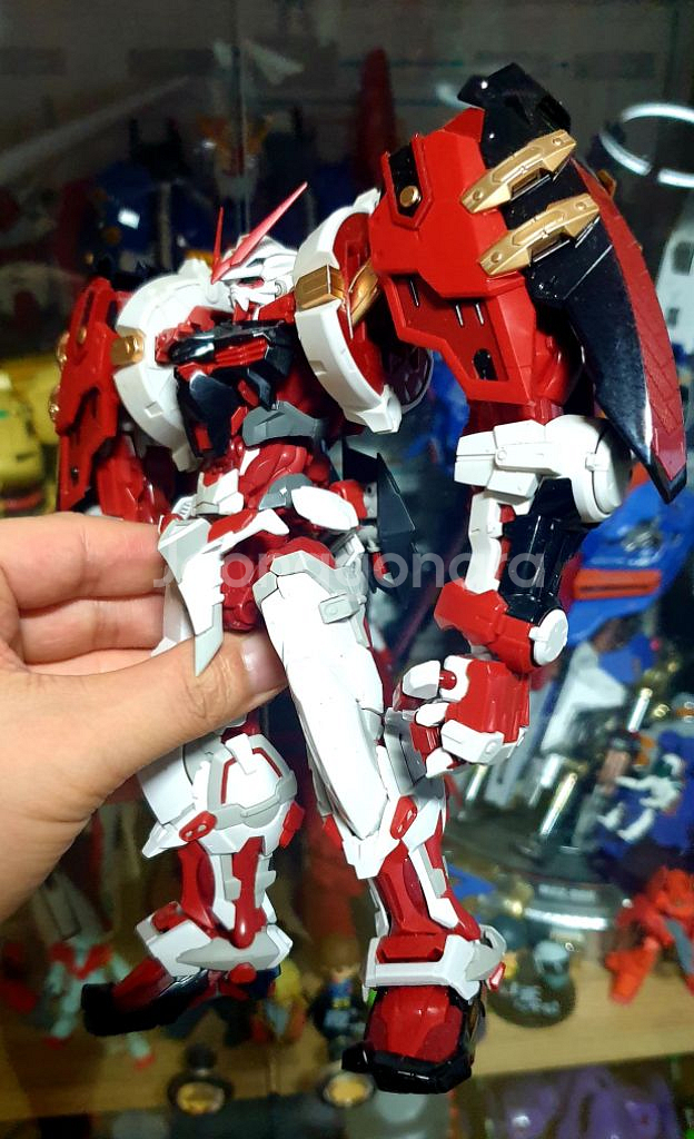MG 하이레졸루션 건담 레드프레임 파워드레드 가조립--2
