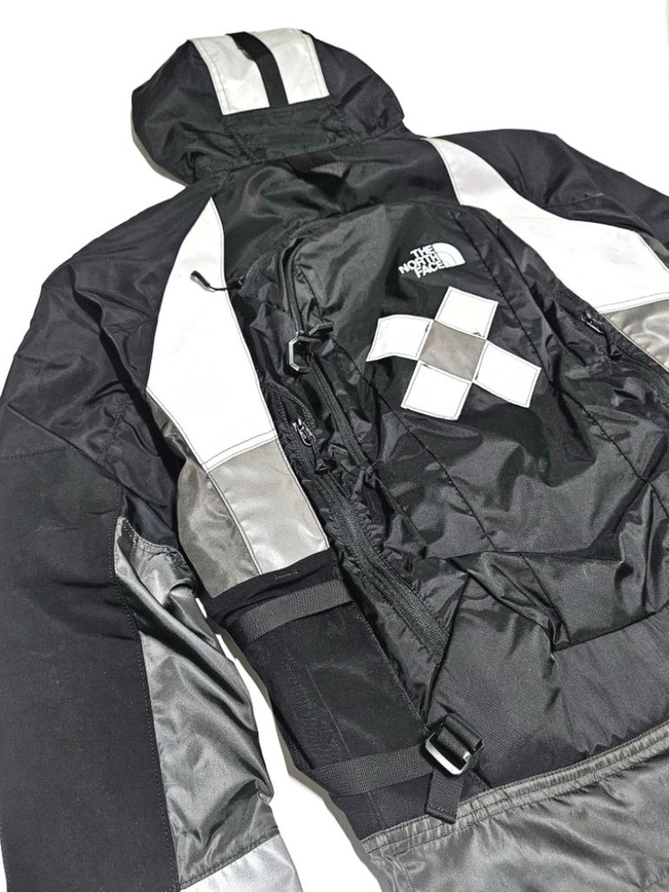 준야와타나베x노스페이스 카리모어 백팩 자켓 슈프림 언더 이미지