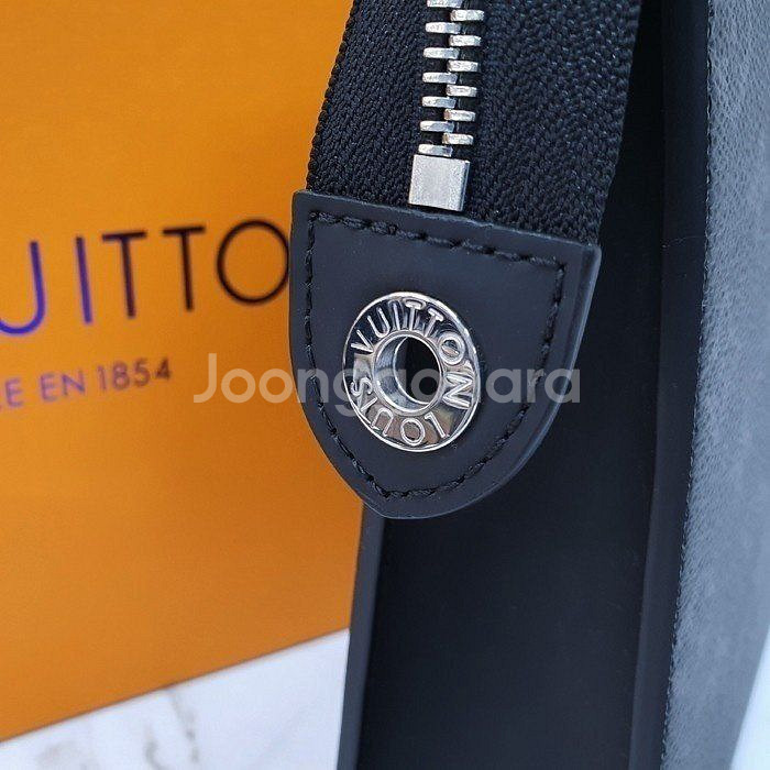 새상품 클러치 팝니다--3