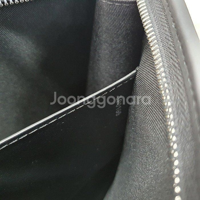 새상품 클러치 팝니다--6