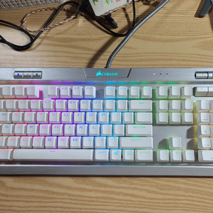 커세어 K70 RGB MK2 SE 은축 키보드 판매합니