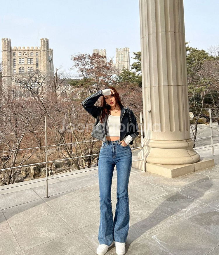 새상품) 7만원 다리길어보이는 하이웨스트 부츠컷 데님--1