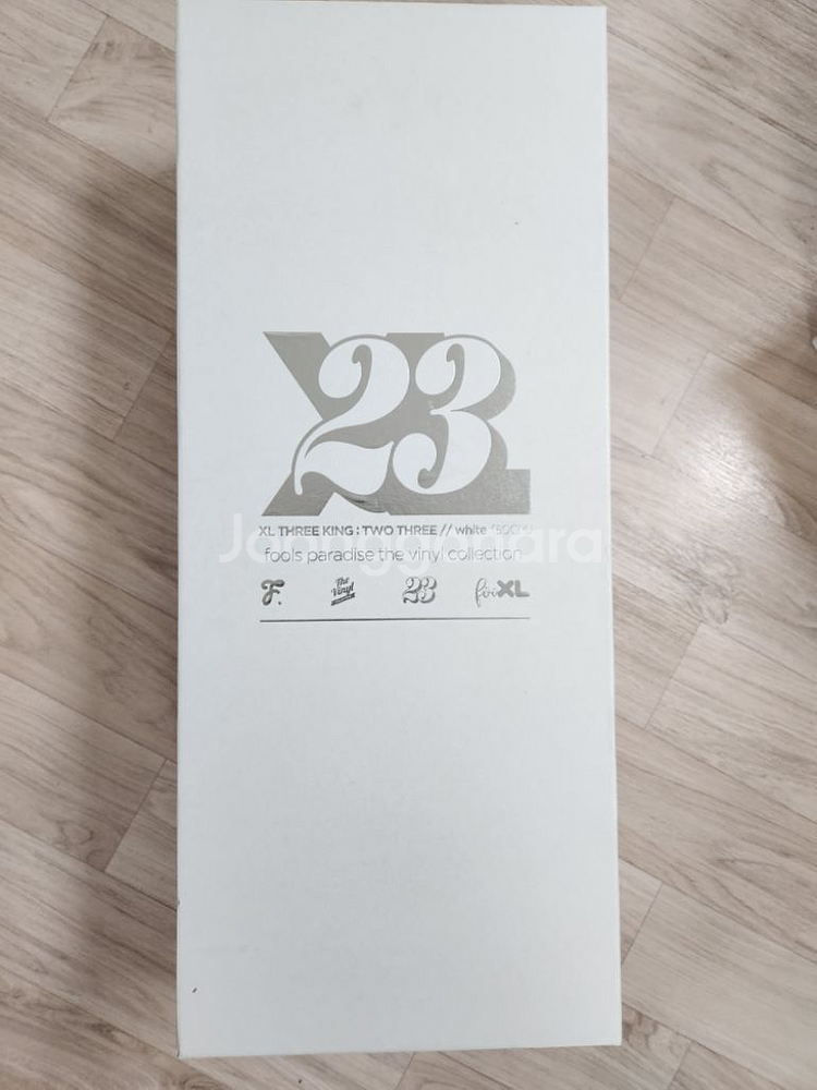 풀스파라다이스 조던 XL 화이트 아트토이 피규어--0