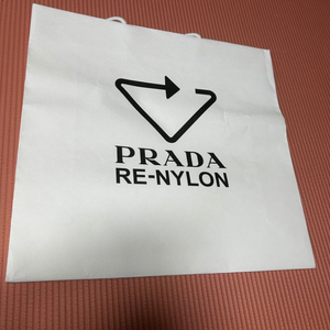 프라다 PRADA 쇼핑백 판매합니다. - 사이즈 : 4