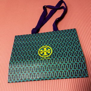 토리버치 TORY BURCH 쇼핑백 판매합니다.