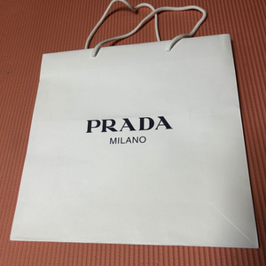 프라다 PRADA 쇼핑백 판매합니다. -