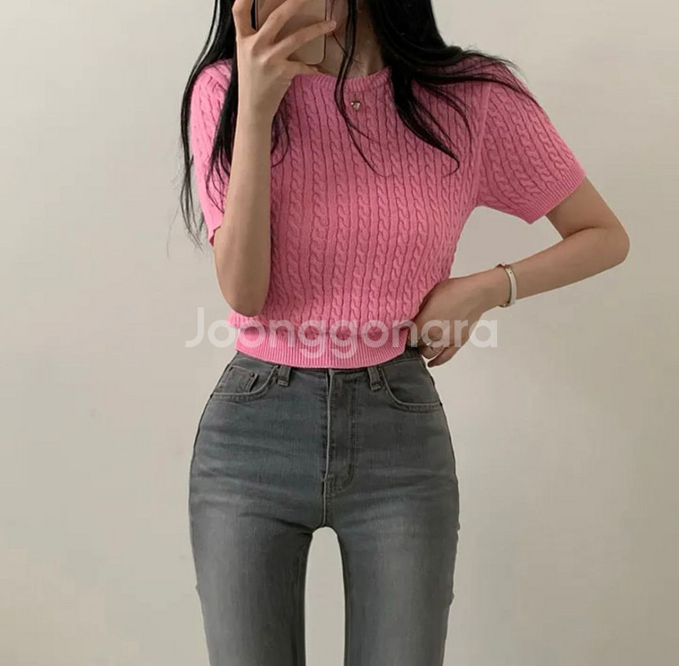 (새상품) 에이블리 허리잘록 꽈배기 크롭 반팔니트--2