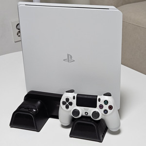 PS4 Slim 화이트 500GB + DOBE 스테이션