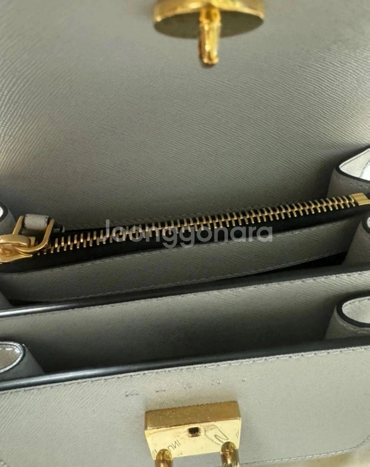 마르니 트렁크백 미니 사피아노 팰리칸 색상--4