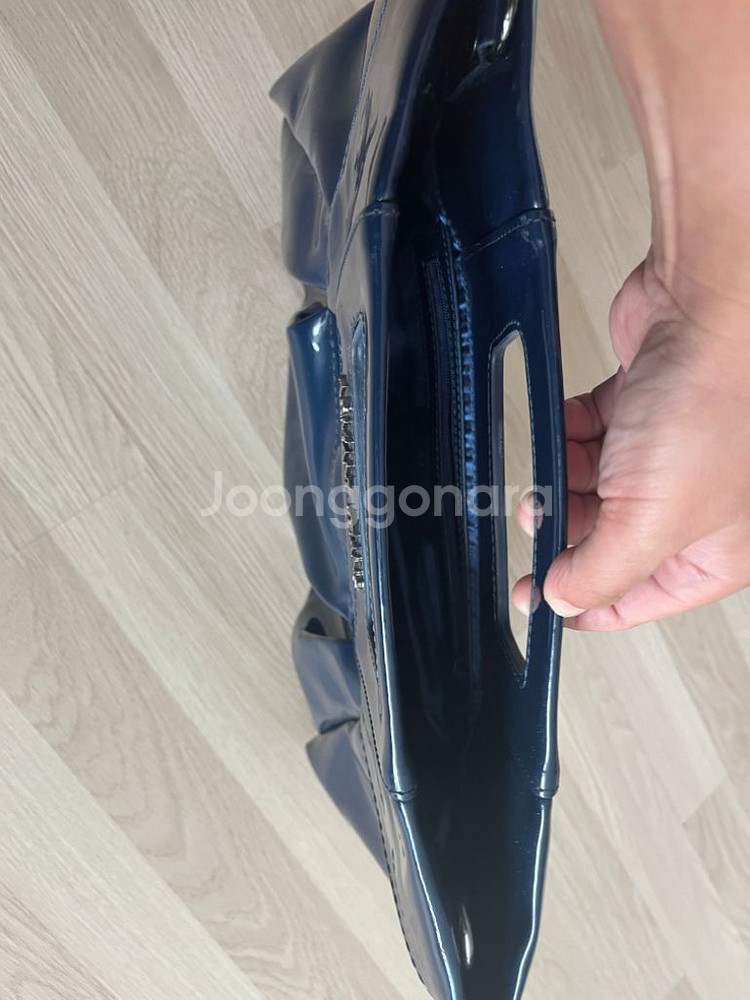 알마니 진 에나멜클러치백--5