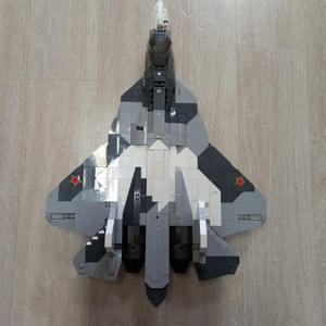 레고 SU-57 Flanker 를 판매를 합니다.