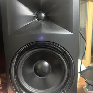 JBL LSR308 모니터스피커