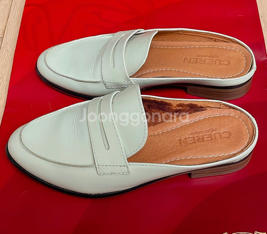 쿠에른 블로퍼 화이트 230 사이즈 판매합니다--1