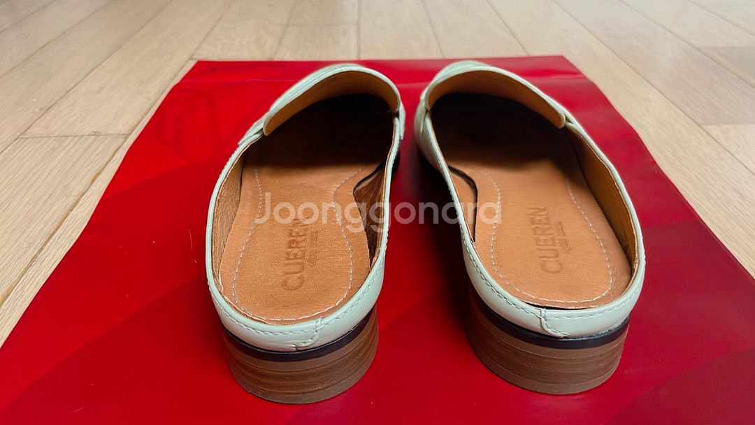 쿠에른 블로퍼 화이트 230 사이즈 판매합니다--2