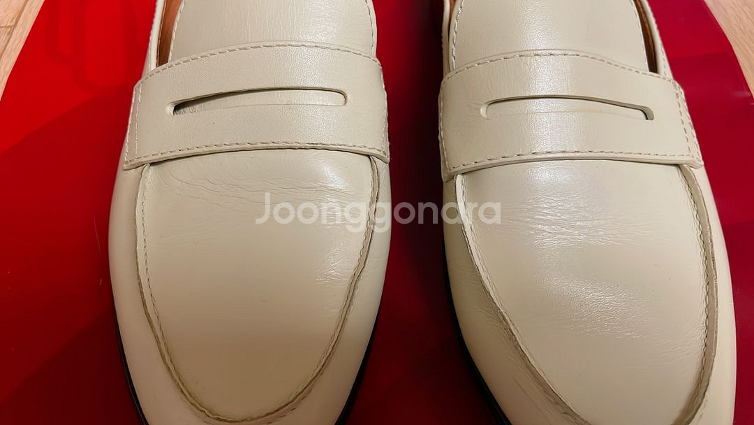 쿠에른 블로퍼 화이트 230 사이즈 판매합니다--3