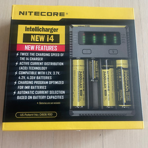 Nitecore LCD 리튬 이온배터리 충전기