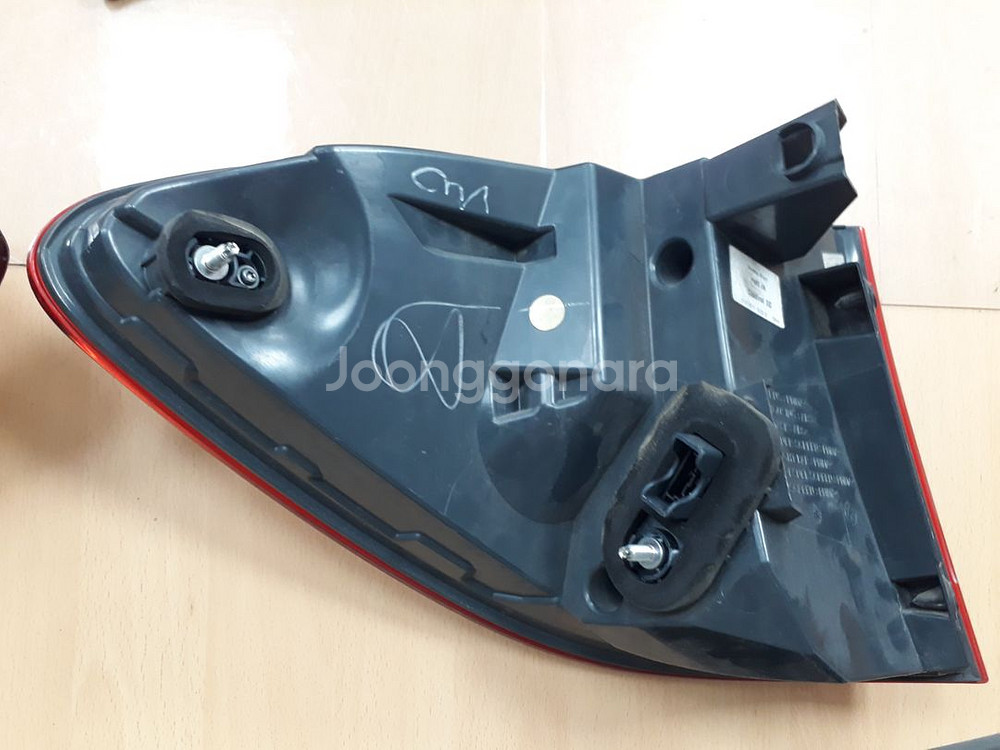 BMW F07 5GT 조수석 아웃사이드 테일램프--2