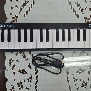 ALESIS Qmini 알레시스 32건반 판매합니다.